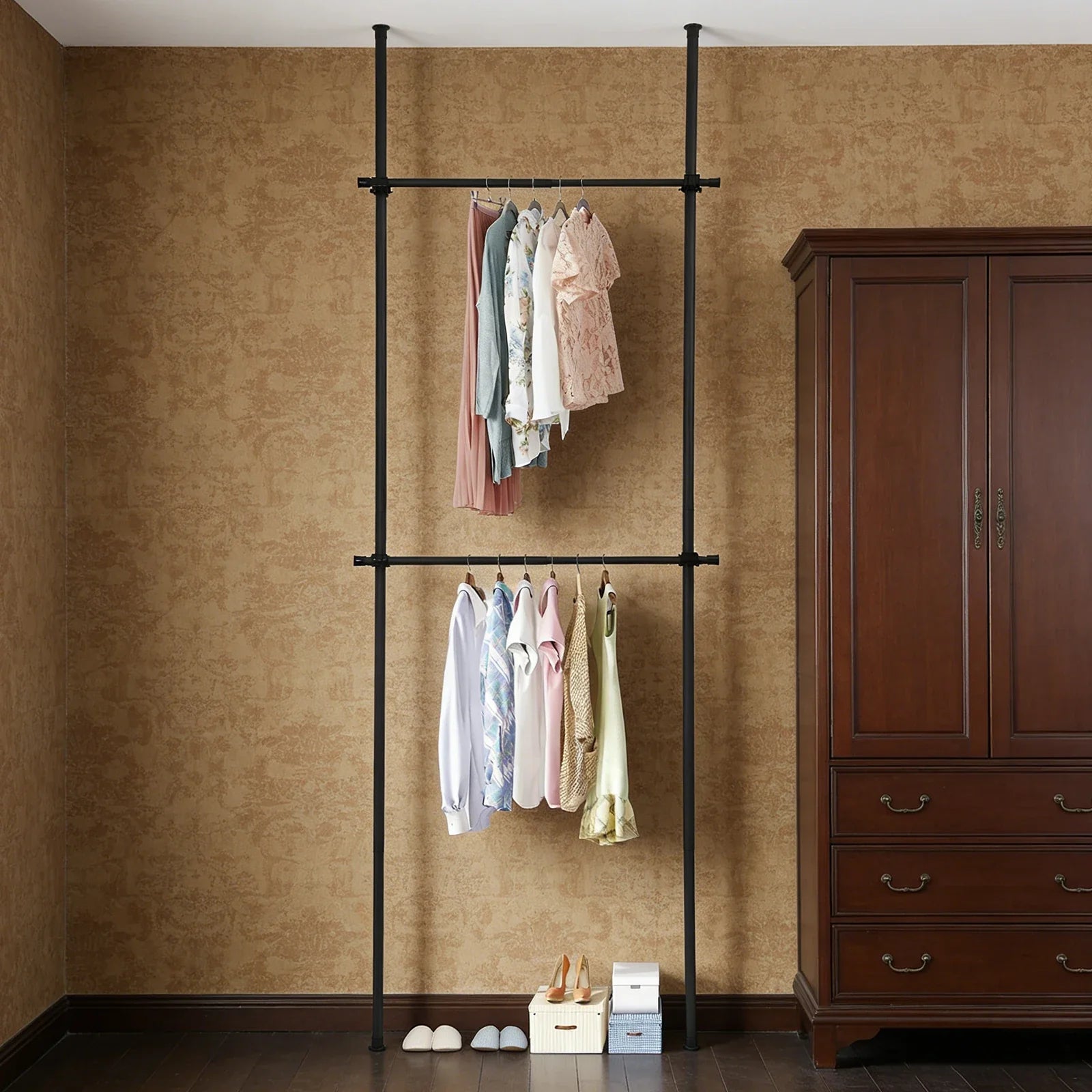 2-Tier Floor-to-Ceiling Clothes Rack – Adjustable Garment Organizer with Hanging Shelf
